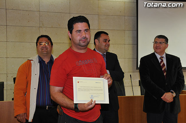 El alcalde y el director general de Pensiones, Valoracin y Programas de Inclusin del IMAS, clausuran el curso de habilidades sociales - 21