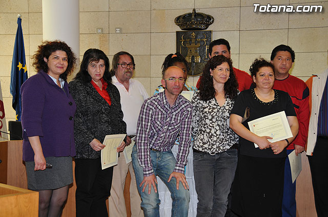 El alcalde y el director general de Pensiones, Valoracin y Programas de Inclusin del IMAS, clausuran el curso de habilidades sociales - 22