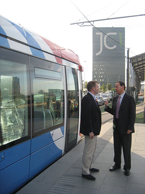 El Alcalde inaugura en Juan Carlos I la nueva ciudad de los negocios y del deporte - 2, Foto 2