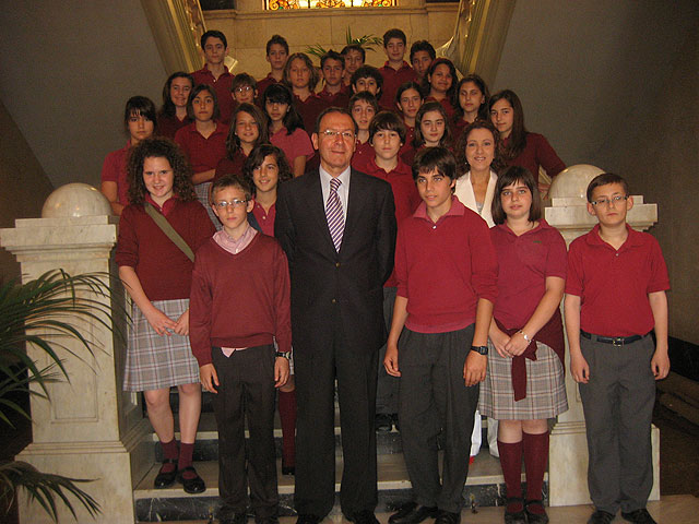 Alumnos del Colegio San Buenaventura son recibidos por el Alcalde en el Ayuntamiento - 1, Foto 1