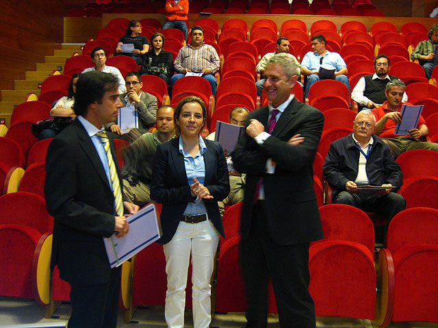 La Concejalía de Medio Ambiente presenta a los comerciantes una herramienta para que controlen el gasto energético en su establecimiento - 1, Foto 1