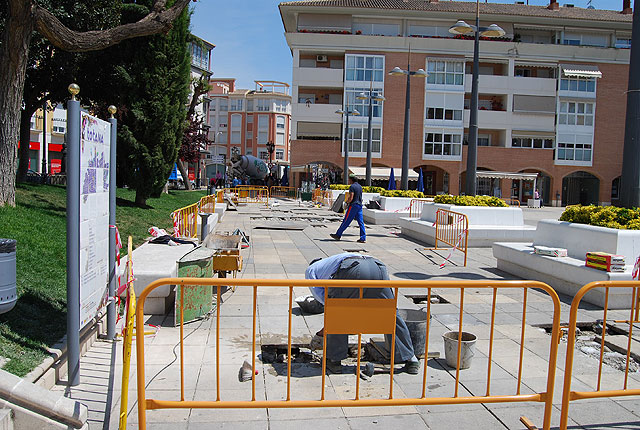 Las obras de la Plaza de la Balsa Vieja han comenzado con las pruebas de carga y ensayos previos, Foto 1