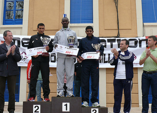 Ms de mil atletas participaron en la II media maratn de Jumilla - 2