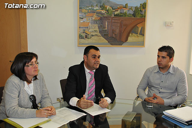 El alcalde anuncia que las obras del Fondo Estatal de Inversin Local, que han generado 1.143.000 euros ms de mejoras, van a emplear a 522 personas - 1