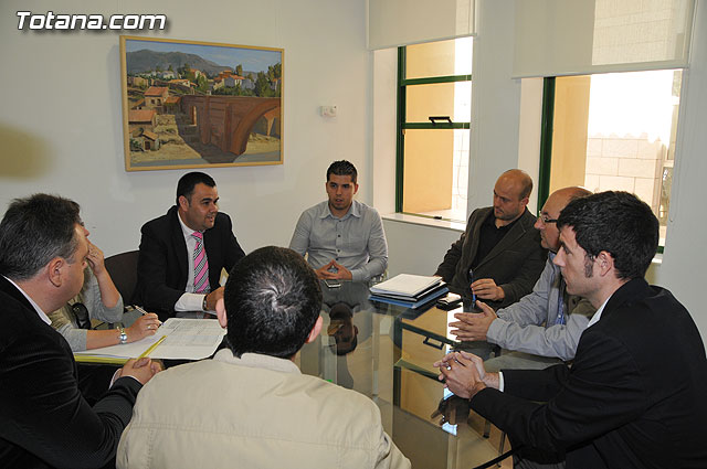 El alcalde anuncia que las obras del Fondo Estatal de Inversin Local, que han generado 1.143.000 euros ms de mejoras, van a emplear a 522 personas - 3