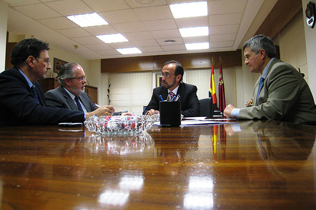 Universidades, Empresa e Investigación trabaja en un ‘consorcio’ con FROET para mejorar la competitividad de las empresas del transporte - 1, Foto 1