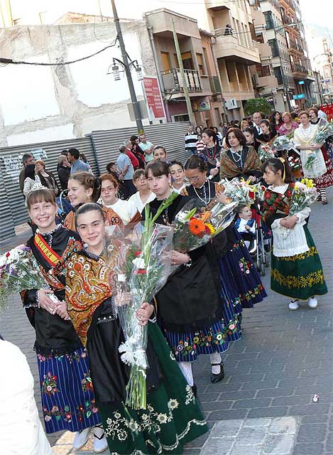 Cientos de jumillanos participaron en la ofrenda de flores al cristo de la columna - 2, Foto 2