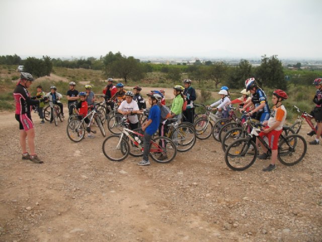 La jornada de la Escuela Deportiva Municipal de Ciclismo contó con la participación de más de una veintena de ciclistas - 1, Foto 1