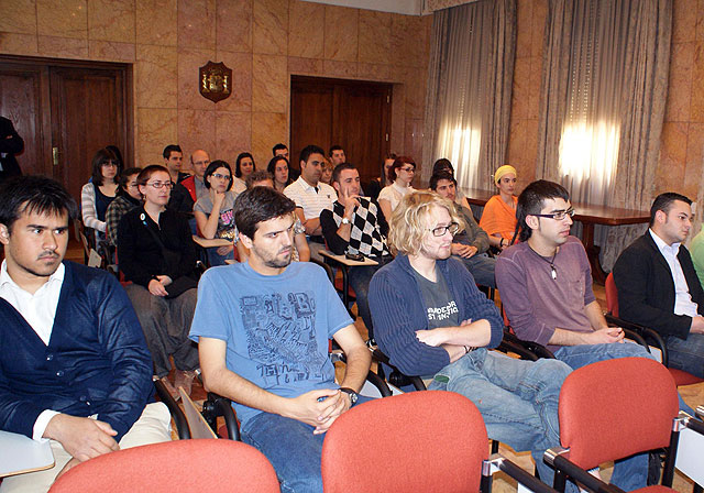 Alumnos de Ciencias Políticas se reúnen con el delegado del Gobierno dentro de un ciclo de aprendizaje - 3, Foto 3