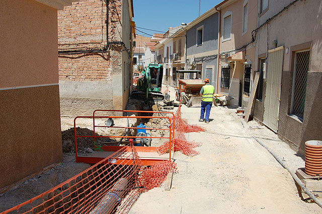 Las obras de renovación de las infraestructuras de la calle Picasso de Lorquí, en marcha - 1, Foto 1