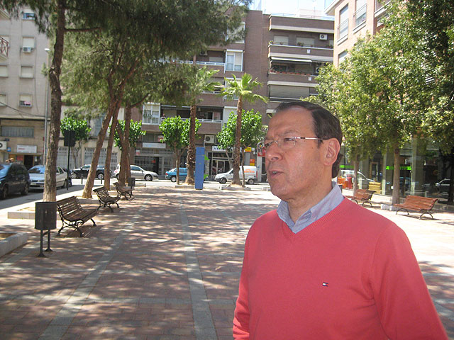 El Alcalde visita las obras en calles y aceras y comprueba el estado de los jardines en El Carmen - 2, Foto 2