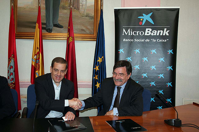 Microbank y el ayuntamiento de Alcantarilla firman un acuerdo para la financiación de microcréditos - 2, Foto 2