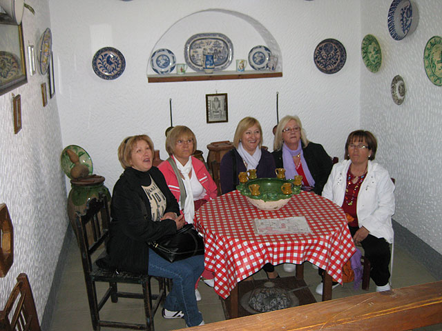 Ms de una treintena de mujeres de la localidad participaron en el Viaje-Convivencia para mujeres a la Costa del Sol, Foto 1