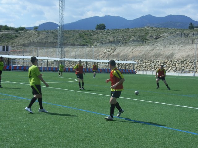 Continúa la lucha entre los equipos “Los Pachuchos” y “La Peña Madridista La Décima” por el título de campeón, Foto 1