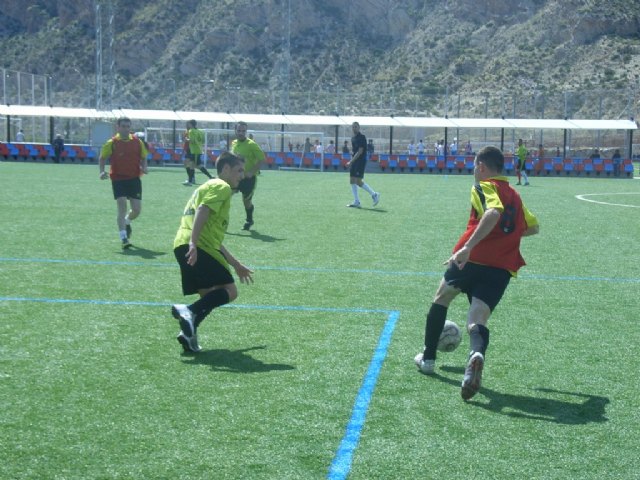 Continúa la lucha entre los equipos “Los Pachuchos” y “La Peña Madridista La Décima” por el título de campeón - 3, Foto 3