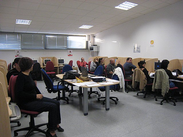 Se inagura el curso de Iniciación a la informática” de 50 horas de duración, Foto 2