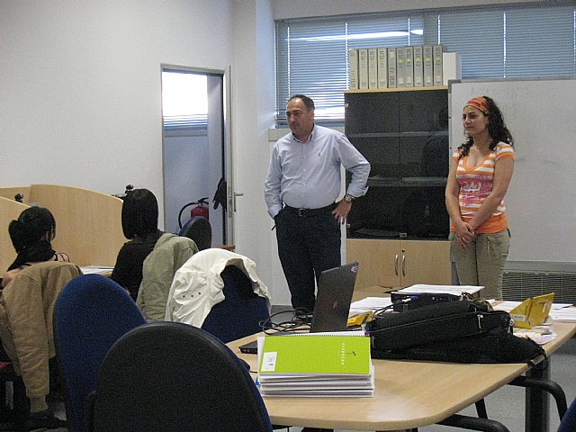 Se inagura el curso de Iniciación a la informática” de 50 horas de duración, Foto 3