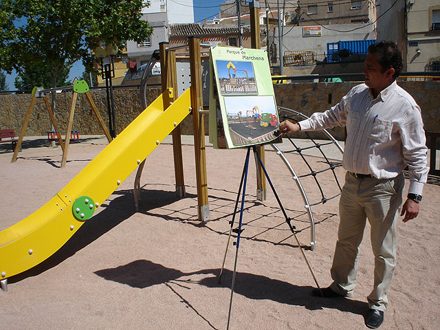 El Ayuntamiento de Lorca avanza en la remodelación de las 37 zonas de juegos infantiles que serán abordadas este año - 1, Foto 1
