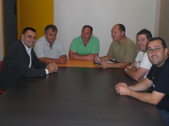 El alcalde se compromete con la Junta Vecinal de “El Paretón” a comenzar la ampliación del Complejo Deportivo “Guadalentín”, con una sala polivalente, pista de tenis y de pádel - 1, Foto 1