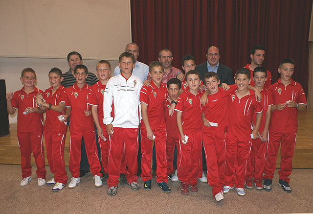 El Alcalde recibió al Club Deportivo Lumbreras tras su ascenso a Primera Regional - 1, Foto 1