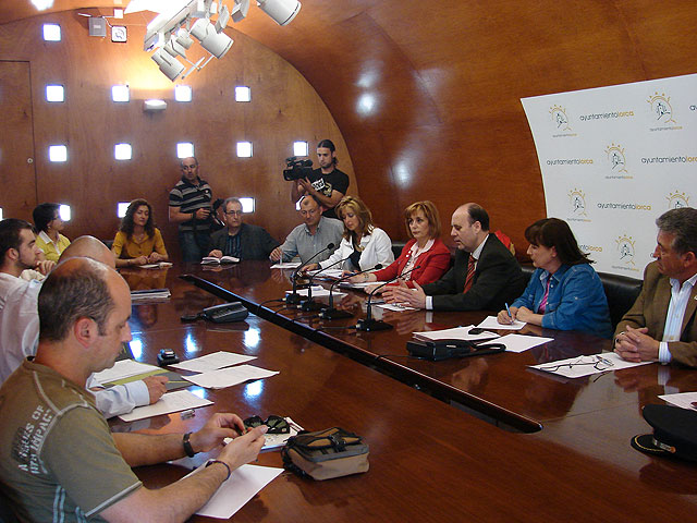 La Mesa Local sobre Absentismo acuerda la constitución de una comisión técnica para estudiar los casos que envíen los centros - 1, Foto 1