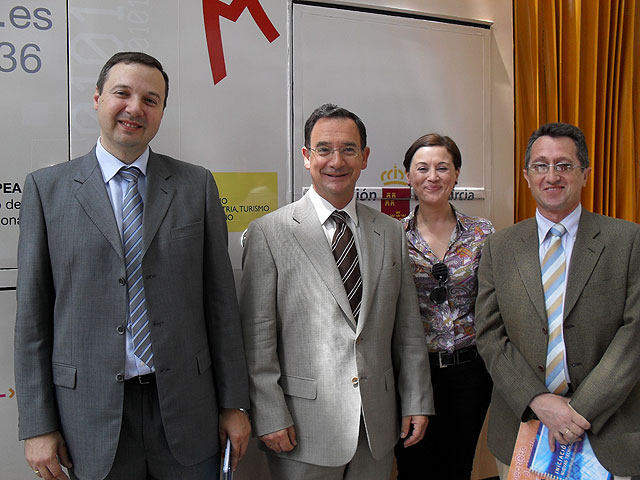 Dos Aulas Móviles ofrecerán formación a más de 2.000 mujeres sobre Nuevas Tecnologías - 2, Foto 2