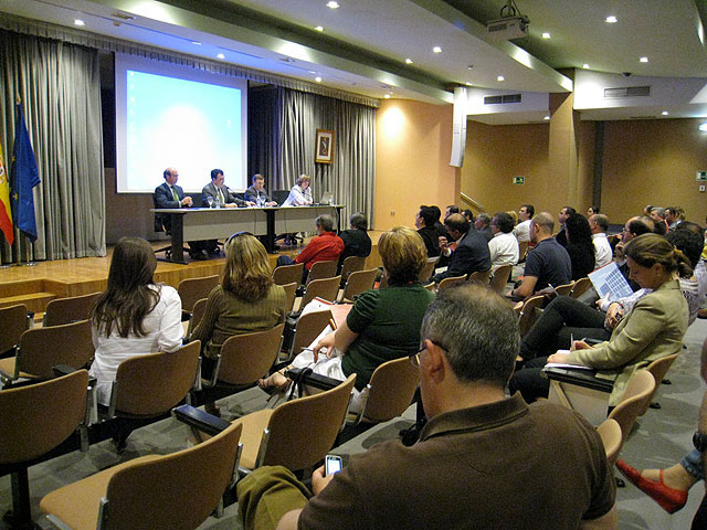 Comunidad y empresarios de la construcción celebran una jornada formativa para facilitar a los ciudadanos el acceso a la vivienda - 1, Foto 1