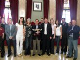El Alcalde recibe al CAV Murcia 2005, cuyas victorias le han llevado por novena vez al Ayuntamiento para celebrar un triunfo deportivo