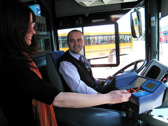 Los universitarios que utilizan el Unibono se ahorran una media de 40 euros mensuales en el billete de autobús - 2, Foto 2
