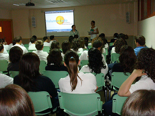 El Servicio de Voluntariado y Relaciones Internacionales desarrolla actividades de sensibilización con 60 estudiantes del colegio “La Milagrosa” - 1, Foto 1