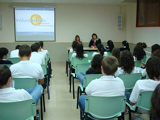 El Servicio de Voluntariado y Relaciones Internacionales desarrolla actividades de sensibilización con 60 estudiantes del colegio “La Milagrosa”, Foto 3