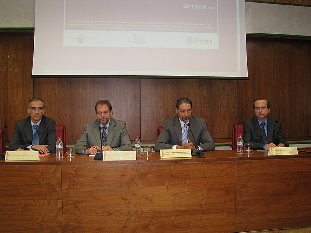 La Comunidad presenta una guía para orientar a pymes y autónomos en la implantación de medidas de seguridad y salud laboral - 1, Foto 1