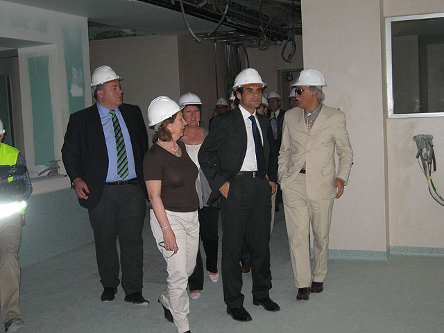 Los consejeros de Sanidad de Murcia y Madrid visitan las obras de construcción del Nuevo Hospital de Cartagena - 2, Foto 2