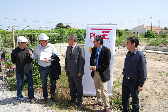 González Tovar y Esteban Egea visitan las obras de construcción en Bullas de trece microhuertos - 1, Foto 1