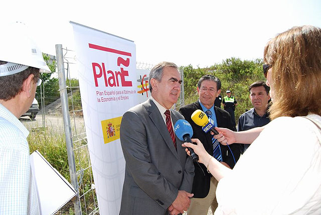 González Tovar y Esteban Egea visitan las obras de construcción en Bullas de trece microhuertos - 2, Foto 2