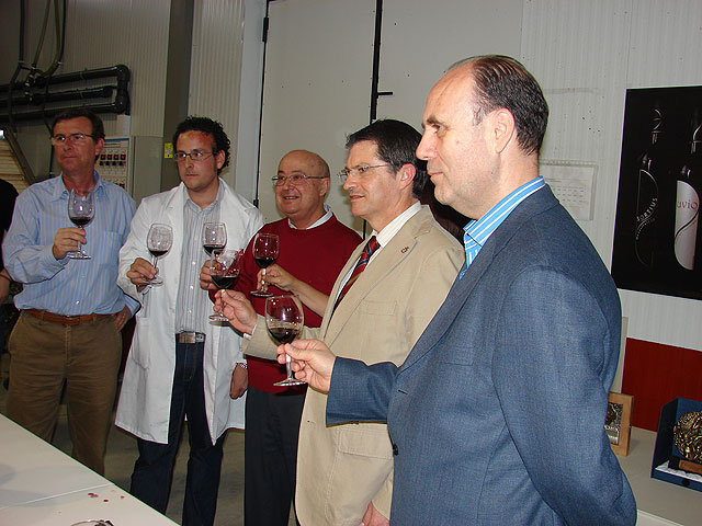 El Alcalde de Lorca felicita a las Bodegas Contreras, de Avilés, por los premios que están cosechando sus vinos Uvio y Sortius, mezcla de tradición e innovación - 1, Foto 1