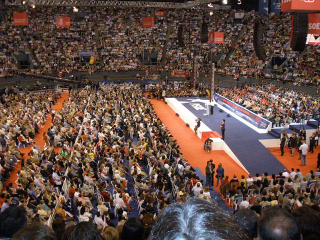 El PSOE da el pistoletazo de salida a las elecciones europeas del 7 de junio en la emblematica plaza de Vistalegre (Madrid) - 2