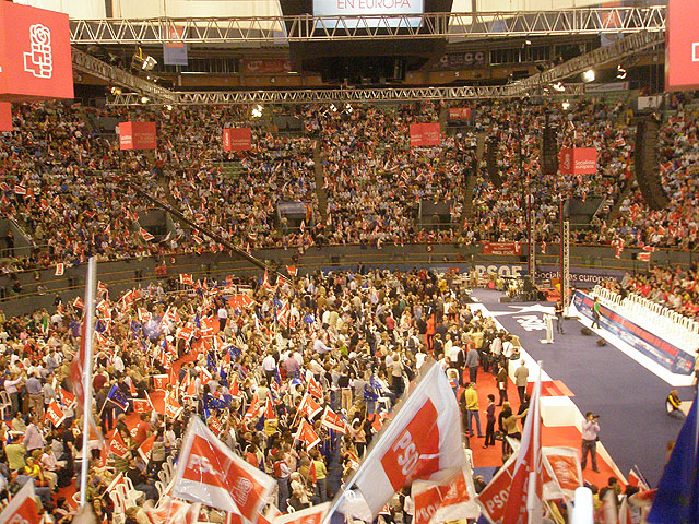 El PSOE da el pistoletazo de salida a las elecciones europeas del 7 de junio en la emblematica plaza de Vistalegre (Madrid) - 6