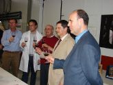 El Alcalde de Lorca felicita a las Bodegas Contreras, de Avils, por los premios que estn cosechando sus vinos Uvio y Sortius, mezcla de tradicin e innovacin