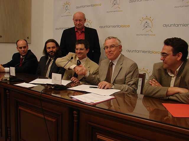 Francisco Jódar y José Cobacho firman un convenio para que Lorca acoja una sede permanente de Extensión Universitaria de la Universidad de Murcia - 1, Foto 1