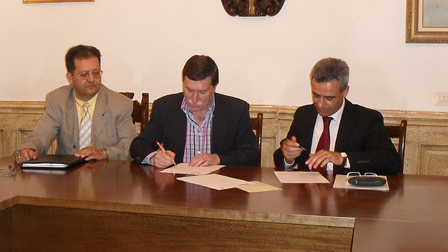 El Ayuntamiento adquiere un vehículo adaptado a las personas discapacitadas - 1, Foto 1