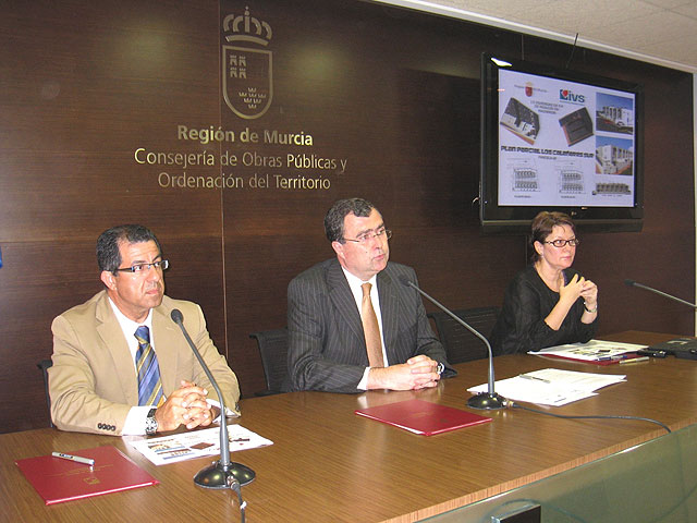 Blaya y Ballesta firman un convenio para la construccin de viviendas sociales, Foto 1