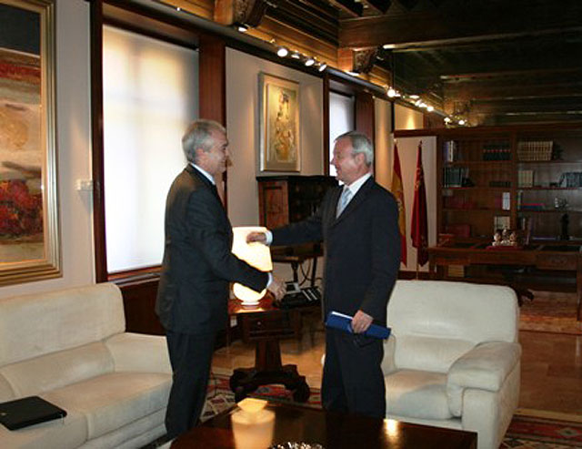 El presidente de la Comunidad recibe al alcalde de Abarán, Antonio E. Gómez - 1, Foto 1