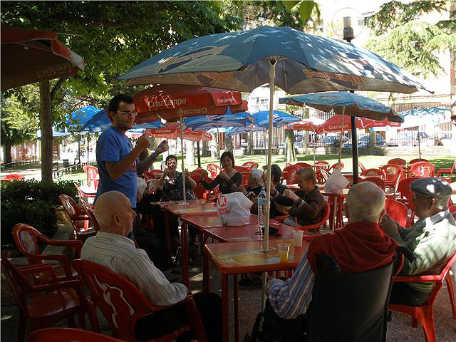 Los usuarios del Servicio de Estancias Diurnas de Alzheimer (SEDA) comienzan el programa de salidas semanales - 2, Foto 2