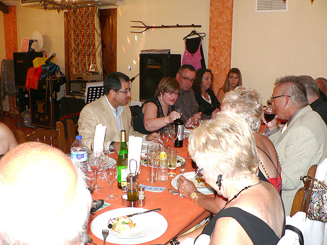 El Alcalde acude a una cena benéfica con residentes británicos - 1, Foto 1