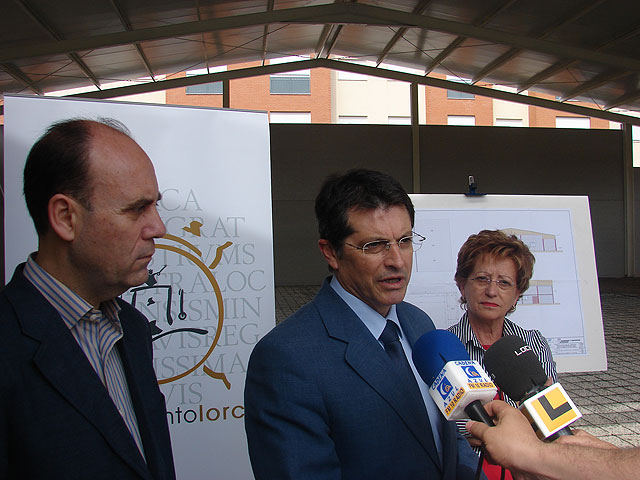 Los alumnos del Colegio San Cristóbal y los vecinos de este barrio tendrán un nuevo pabellón deportivo que podrán utilizar desde el inicio del próximo curso - 1, Foto 1