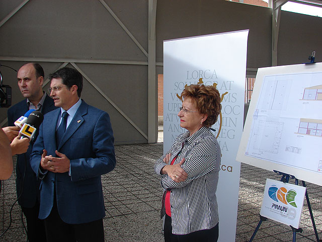 Los alumnos del Colegio San Cristóbal y los vecinos de este barrio tendrán un nuevo pabellón deportivo que podrán utilizar desde el inicio del próximo curso - 2, Foto 2