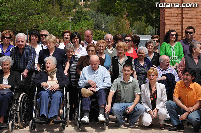 Autoridades municipales asisten a una convivencia celebrada La Santa - 48