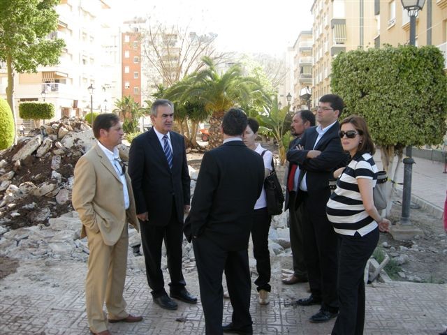 El delegado del Gobierno y el alcalde de Águilas visitan las obras de ejecución de muros en la rambla del Charco - 1, Foto 1