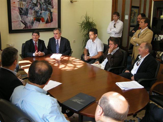 El delegado del Gobierno y el alcalde de Águilas visitan las obras de ejecución de muros en la rambla del Charco - 2, Foto 2